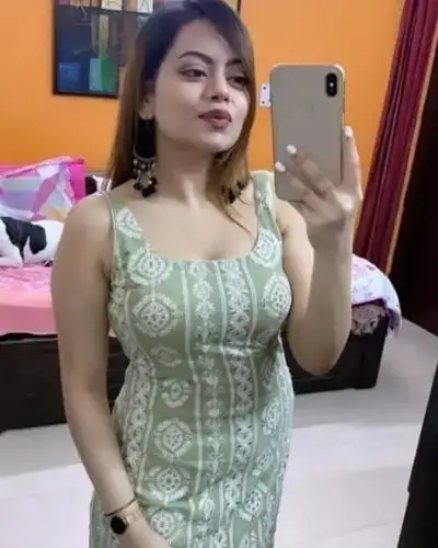 Call Girl in Hilli